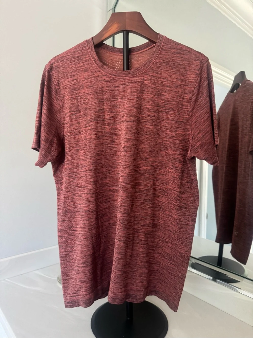 Lululemon Metal Vent Tech Surge Short Sleeve Obsidian / Brick Rose - Picture 2 of 9